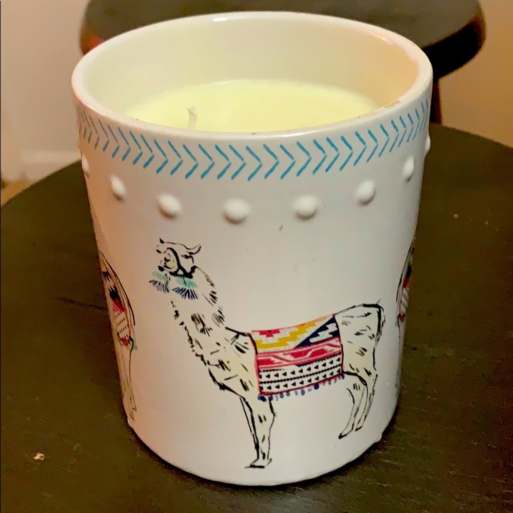 100% soy candle with essential oils